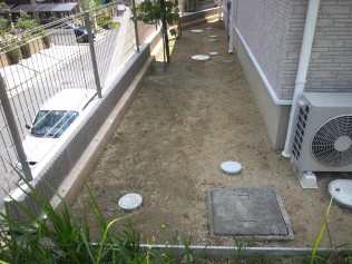 まだ何もしていない通路。 殺風景です。