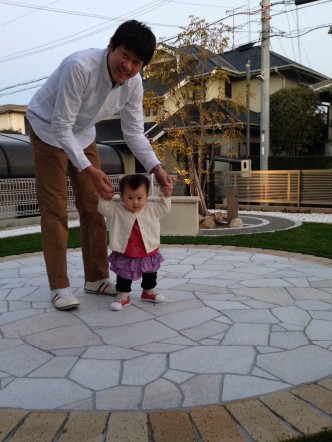 小さい子が歩いても安心な人工芝 小さい子が歩いても安心な人工芝