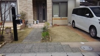 芝生のガレージでした。 DSC_0022