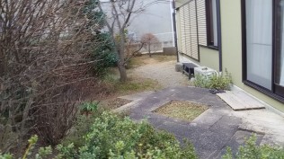 きっと真ん中に樹木があり風情があったんでしょう。 あまり木が多いと落ち葉で困ったり、剪定も大変です。