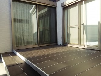 新商品スマートなデッキ ラステラ 黒、白ツートンがスタイリッシュで格好良いです。