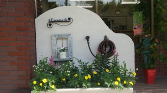 コンパス寝屋川店に 寝屋川店 飾り壁