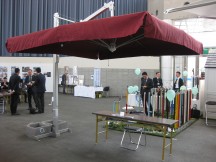 大型のパラソルです。 3m角あります。
