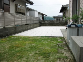 テラスと広げ、 雑草は全て撤去し、