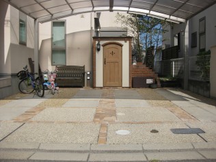 カンナキュートに照明を付けました。 車庫灯として、飾り付けとしてもピッタリです。