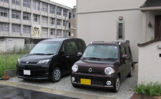 砕石が敷いてあったガレージに カーポートと外構に合う
